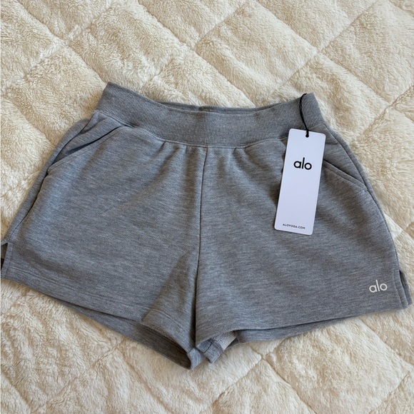 Alo Yoga Low Key sweat short size xxs BNWT